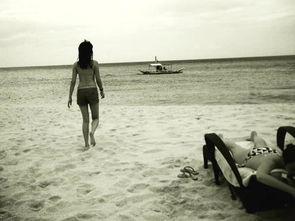 比基尼脱落裸泳视频