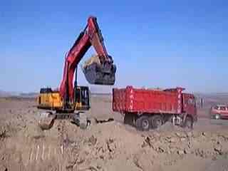 挖掘机视频工作,挖掘机高效作业现场实况解析